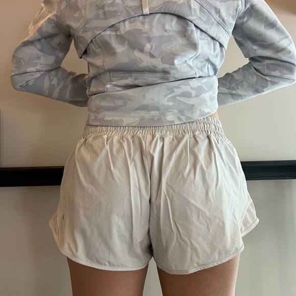White Lululemon hottie hot shorts 2.5” - Picture 2 of 3